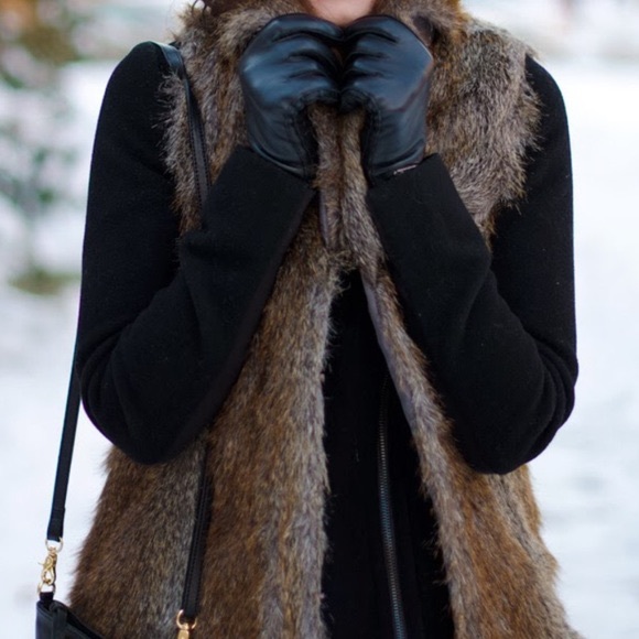 Revue Jackets & Blazers - Revue Faux Fur Vest Size Small